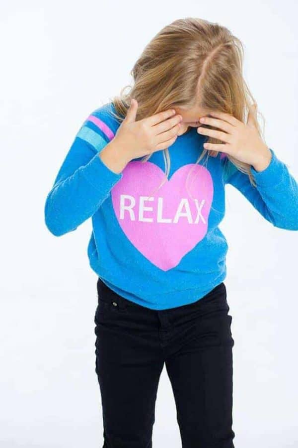 Chaser Girls Graphic Pullover "Relax"